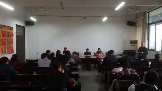 bet5365备用网址第一党支部换届选举现场