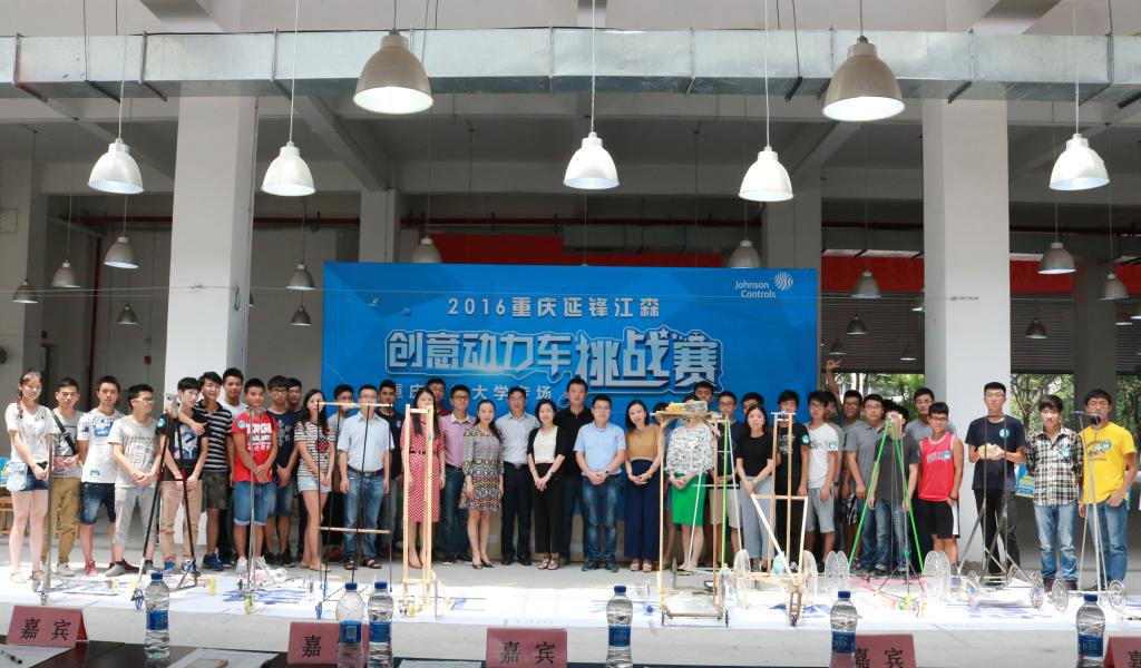 评委和参赛队员合影